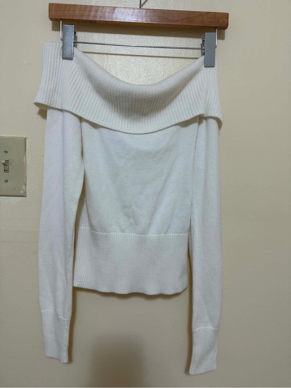 Hollister Off-the-Shoulder Cream Ribbed Knit Sweater